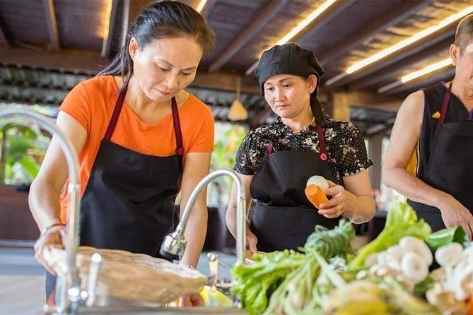 Cambodian Private Cooking Class at a Local's Home - Cooking Khmer dishes with a local host