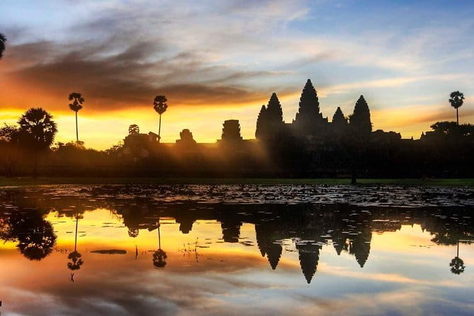 Classic Angkor Wat Sunrise Full Day Private Guide Tour - Guides who make the temples easier to read