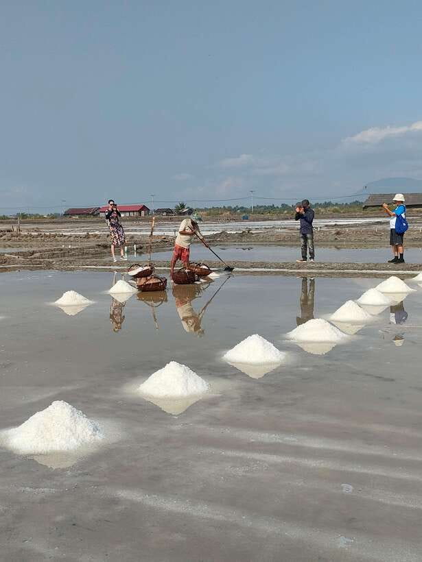 Countryside tours include pepper plantations - The secret lake and the longest stop