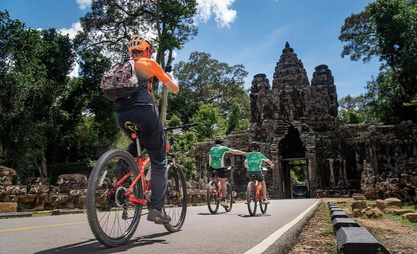 Cycle Angkor Backroad Bike Tour / E-Bike or Tuk Tuk - A local lunch beside the tropical garden