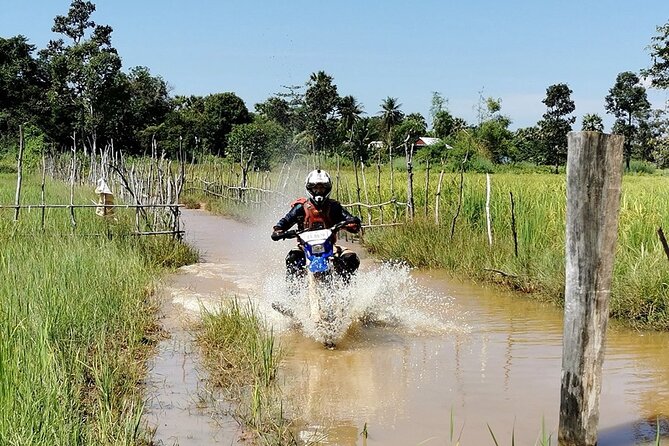 DB Siem Reap Half Day Dirt Bike Tour School - A guide-led ride with room for local contact