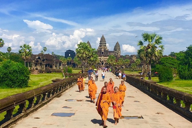 Discover Cambodia 8 Days from Siem Reap to Koh Trong -Phnom Penh - Day 7: Phnom Penh’s palace, pagodas, and difficult history