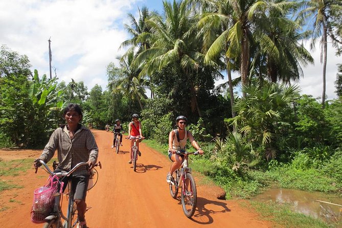 East Corner of Siem Reap - Roluos Group & Countryside - Lolei and an island temple in the old capital