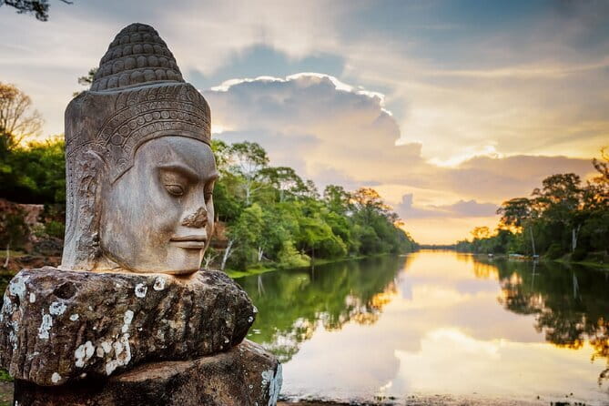 Exclusive Angkor temples and Small group temples tours - South Gate: the first look at Angkor Thom