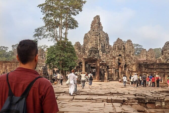 Exclusive Angkor temples and Small group temples tours - Phnom Bakheng and the sunset finish