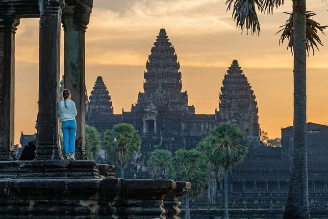 Explore Angkor Wat Sunrise Small Tour Private VIP Car - Ta Prohm and the small temples along the way