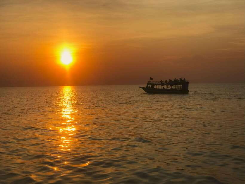 Exploring the Enchanting Kampong Phluk Floating Village - What the guide adds to the outing
