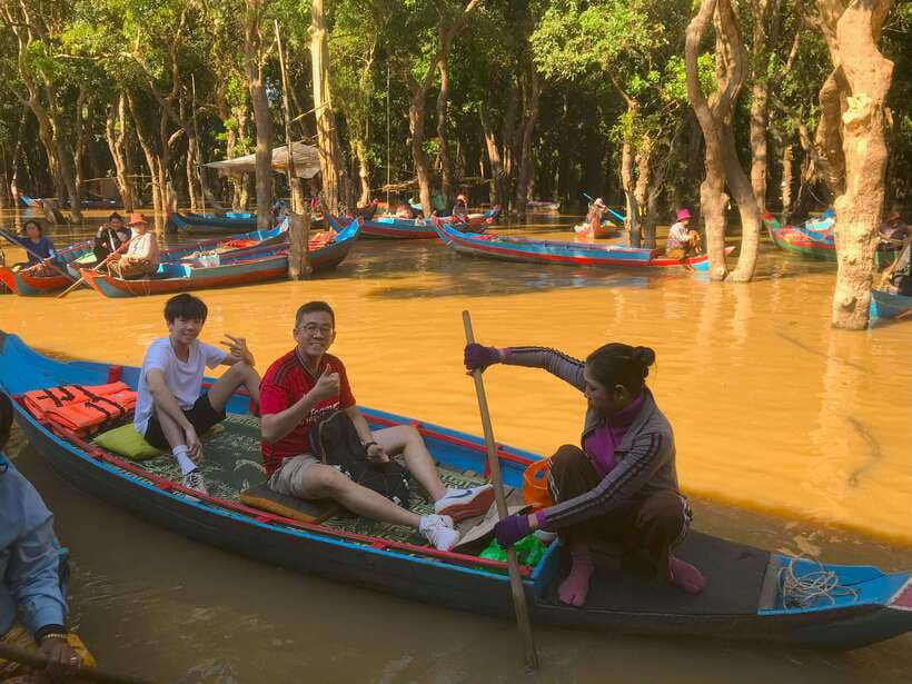 Exploring the Enchanting Kampong Phluk Floating Village - The touristy parts deserve an honest look