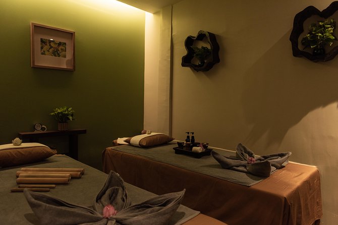 Four Hand Bliss (65 Mins) + Free Pick up or Drop Back - What the four-hand massage actually offers