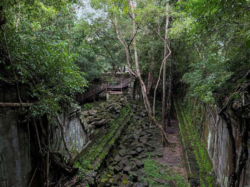 From Koh Ker: Full-Day Private Tour of Cambodian Temples - Reaching Preah Vihear by mountain truck