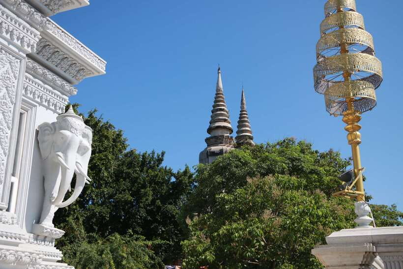 From Phnom Penh: Oudongk Mountain and Koh Chen Island Tour - Key points at a glance