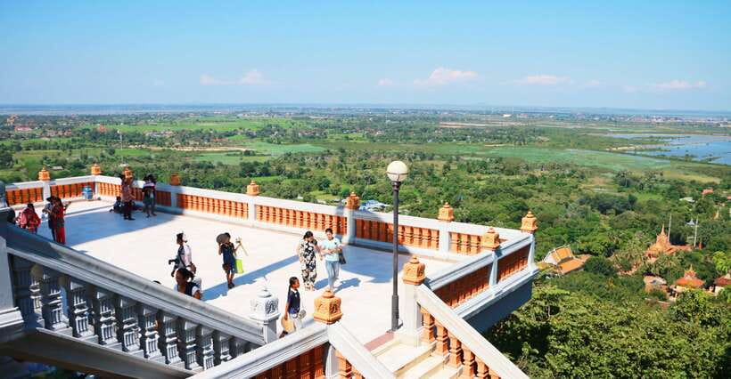 From Phnom Penh: Oudongk Mountain and Koh Chen Island Tour - Who should book this tour?
