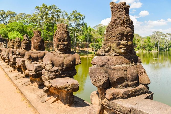 From Siem Reap: Angkor Wat and Floating Village 3-Day Trip - Day 2: Banteay Srei and the rougher beauty of Beng Mealea
