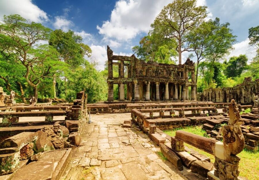 From Siem Reap: Banteay Srei Temple & Grand 5 Temple Tour - Banteay Srei and its remarkable pink sandstone