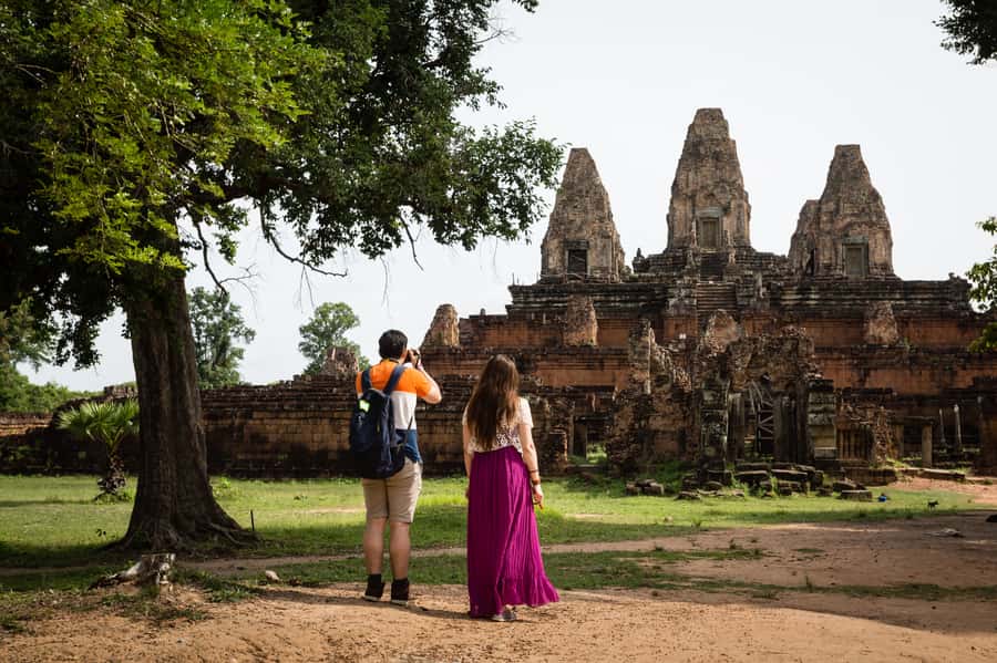 From Siem Reap: Banteay Srei Temple & Grand 5 Temple Tour - Neak Pean, a small temple surrounded by water
