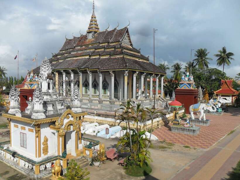 From Siem Reap: Battambang Day Trip Bamboo Train, Bats Cave - Colonial buildings, costumes, and photographs