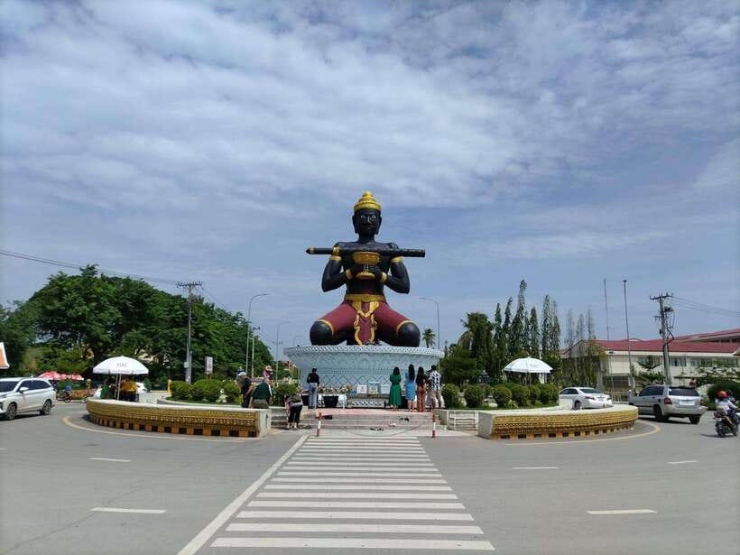 From Siem Reap: Battambang Day Trip Return or to Phnom Penh - Meeting Battambang at the Black Man Statue