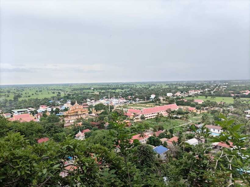 From Siem Reap: Battambang Day Trip Return or to Phnom Penh - Lunch and the local food detours