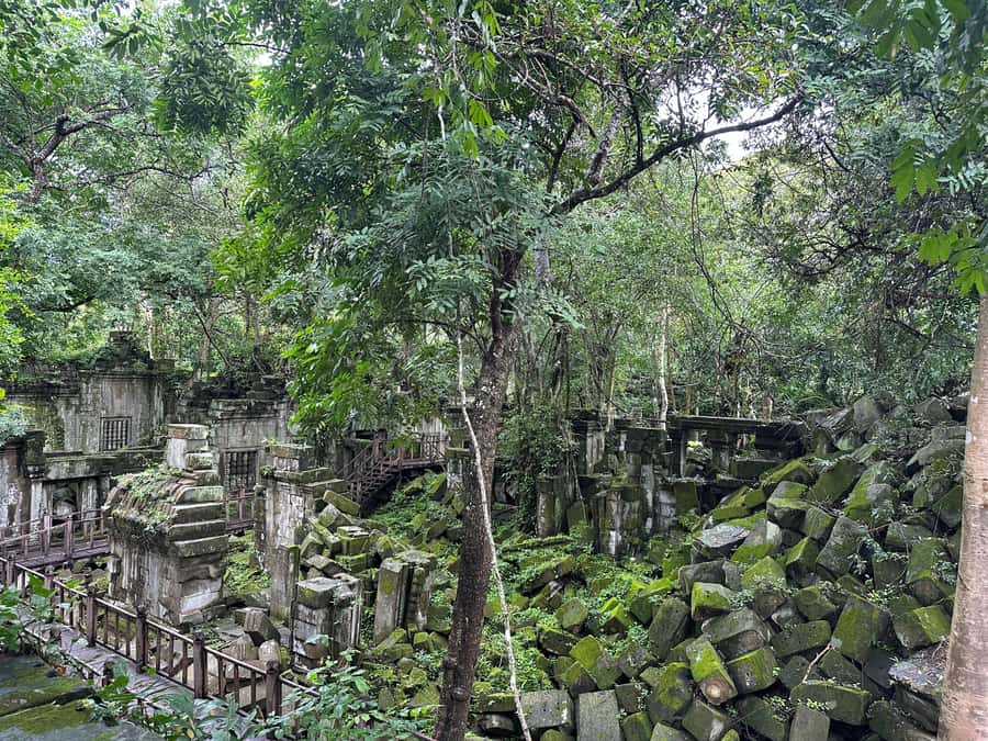 From Siem Reap: Half-Day Tour to Beng Mealea Temple - Who should book this four-hour outing