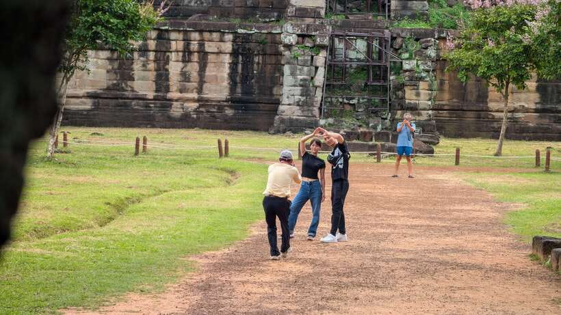 From Siem Reap: Koh Ker and Beng Mealea Private Day Tour - Koh Ker and the climb to Prasat Thom