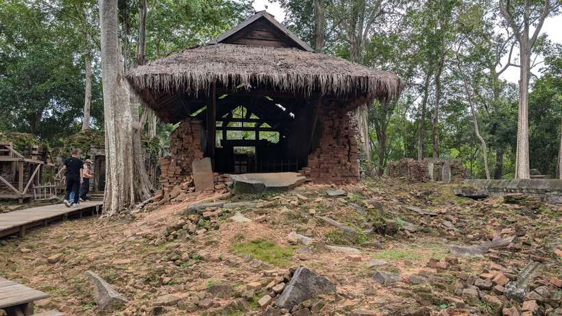From Siem Reap: Koh Ker and Beng Mealea Private Day Tour - Beng Mealea’s broken towers and forest walls