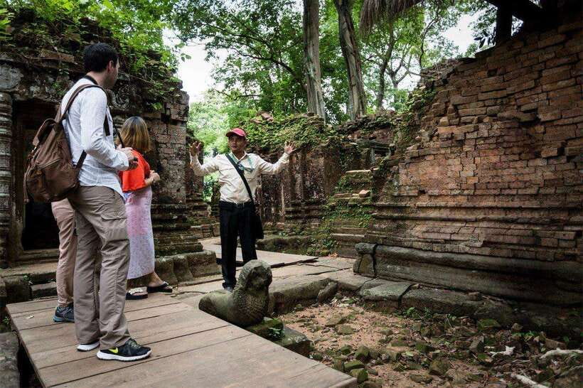 From Siem Reap: Koh Ker and Beng Mealea Temples Tour - Prasat Thom and the pyramid view