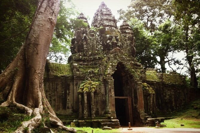 Full-Day Angkor Wat & All Must-See with Banteay Srei Private Tour - Angkor Wat gives you the grand opening