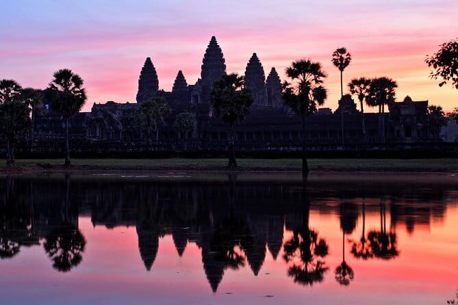 Full-Day Angkor Wat & All Must-See with Banteay Srei Private Tour - Pre Rup brings a change of mood