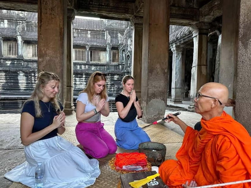 Full-Day Explore Angkor Temples Sunset Tour (with Lunch) - Phnom Bakheng and the sunset question