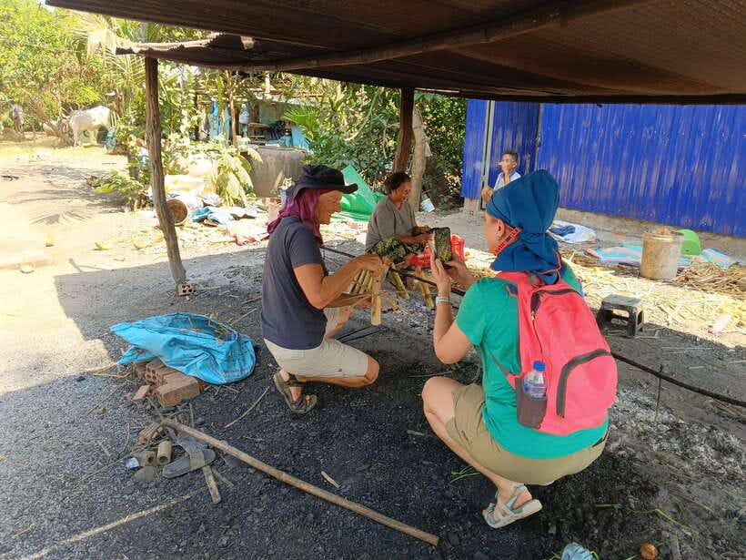 Full-day: Handicraft, Bamboo train, Killing cave, Bat Cave - Battambang’s colonial center and Ta Dambong Kro Aung