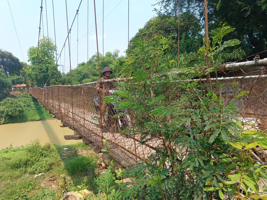 Full-day: Handicraft, Bamboo train, Killing cave, Bat Cave - Phnom Sampau, the Monkey Forest, and the Killing Cave