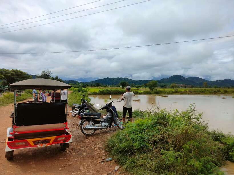 Full-day: Original bamboo train, Wat Banan, Phnom Sampov - Crossing the hanging bridge and meeting village communities