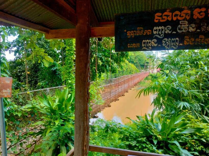Full-day: Original bamboo train, Wat Banan, Phnom Sampov - Your guide and the private tuk tuk format