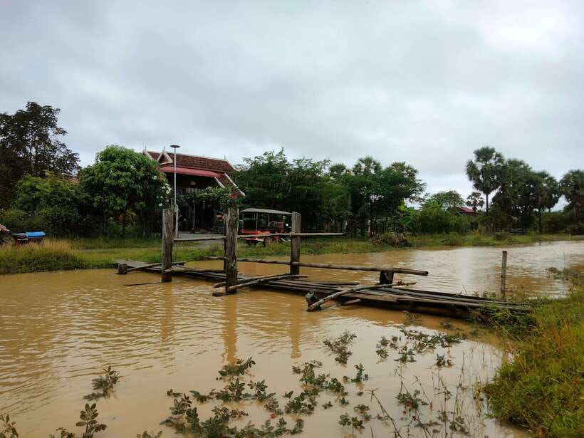 Full-day: Original bamboo train, Wat Banan, Phnom Sampov - What to bring and who should book