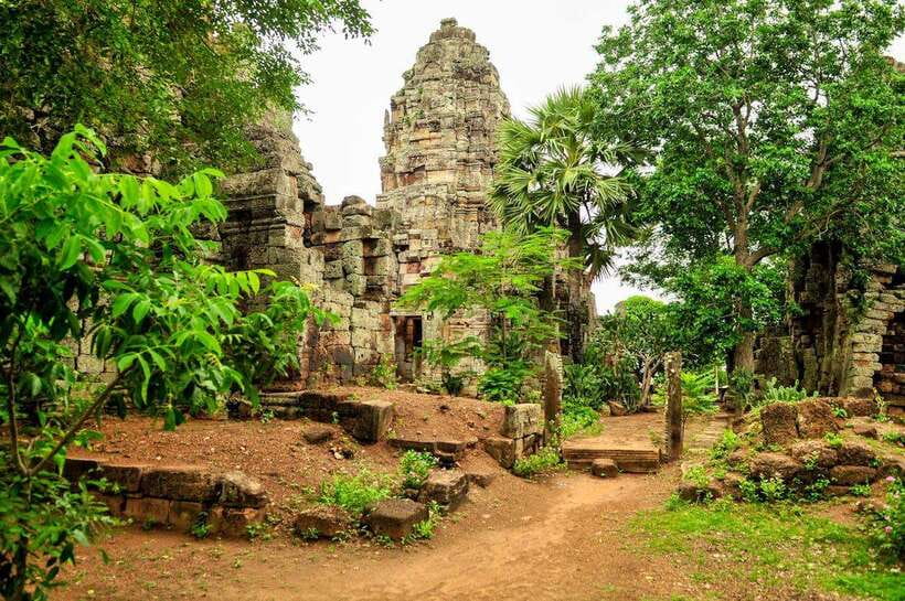 Full-day: Original bamboo train, Wat Banan, Phnom Sampov - Battambang’s colonial center and the Dambong Kra Nhoung shrine
