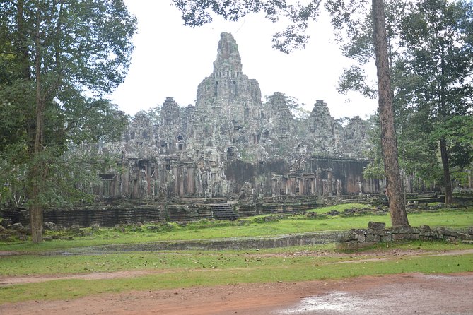 Full-Day Siem Reap Angkor Major Temples Private Tour - The royal center: Phimeanakas and the two terraces