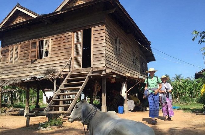 Full Day Siem Reap Farm Tour with Cooking Class and Monk Blessing - A quiet stop for a monk’s sacred water blessing
