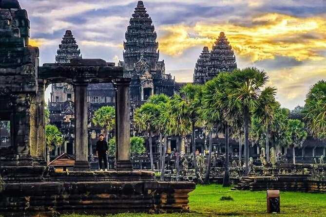Full-Day Temples of Angkor Small Group Tour - Lunch near Srah Srang
