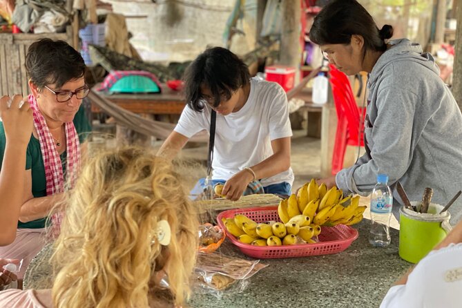 Full day tour by bicycle & tuk tuk,bamboo train,bat cave,villages - Phnom Sampov, the killing cave, and the evening bats