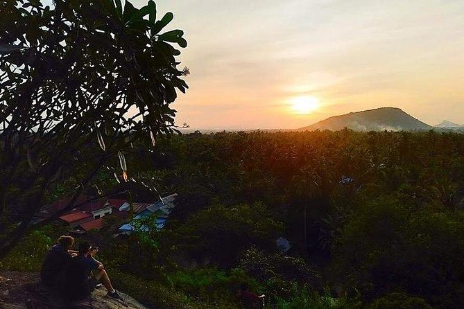 Full Day-Tour: Handicraft, Bamboo train, Killing cave. Bat cave - Wat Ek Phnom and the northern countryside