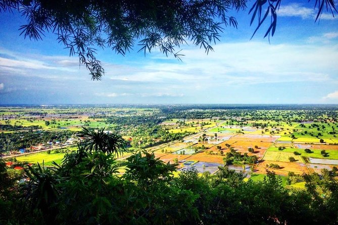 Full Day-Tour: Handicraft, Bamboo train, Killing cave. Bat cave - Phnom Sampeau and the Killing Caves