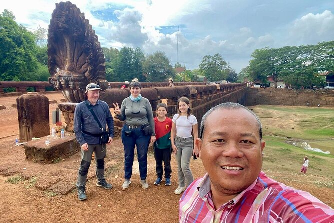 Full Day Tour Phnom Penh to Siem Reap Taxi, Angkor Visit & Return - Ta Prohm and the famous tree roots