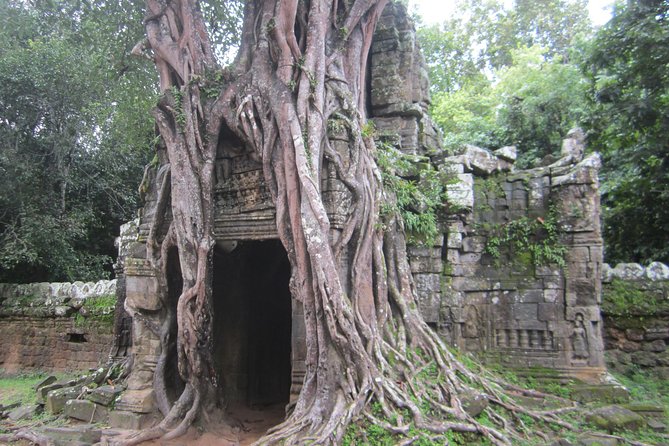 Grand Circuit with Banteay Srei and Banteay Samre Tour - Neak Pean and Ta Som bring smaller-scale ruins