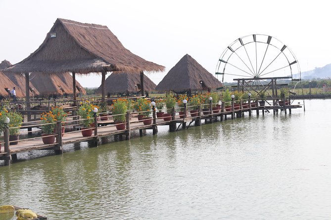 Guided Floating Village Boat Tour in Siem Reap - Floating homes and village life on the lake