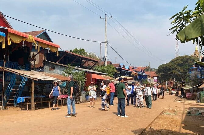 Half Day Kampong Phluk Floating Village and Flooded Forest Tour - Why Kampong Phluk feels different from a temple outing