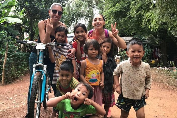 Half day morning bicycle tour to Explore local livelihood and test local snacks - Leaving Battambang by bicycle