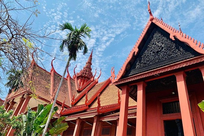Half-Day Phnom Penh City Tours - Wat Phnom and Independence Monument