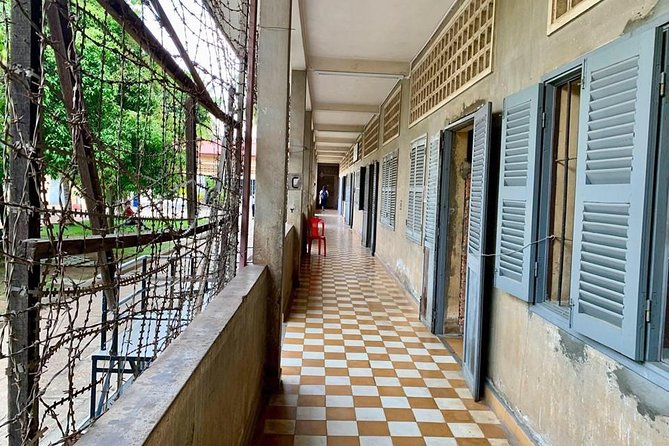 Half-Day Phnom Penh City Tours - What the guides add to the experience
