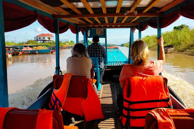 Half-Day Private Sunset Tour In Kampong Phluk From Siem Reap - Walking through the village after the cruise