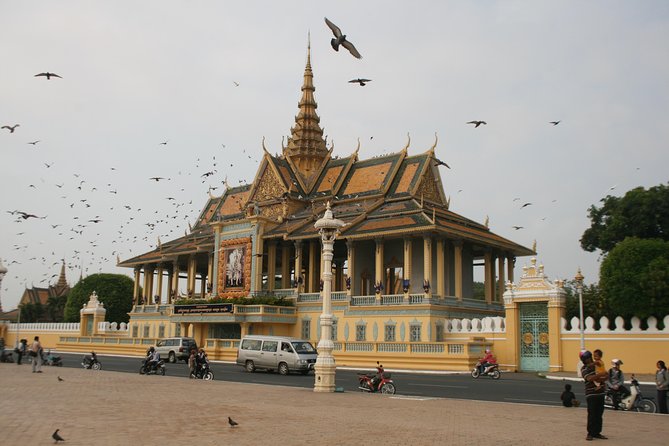 Half Day Tour to Royal Palace, Wat Phnom & Independent Monument - Timing, transport, and what to expect on the day